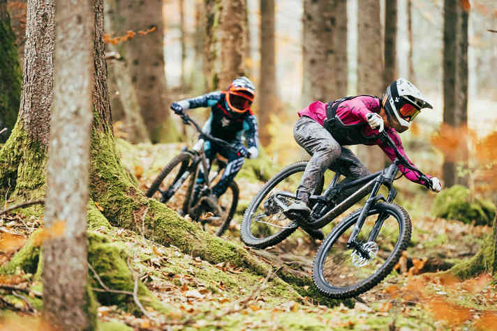 Enduros start to be really fun for less than 3,200 euros. However, nothing is possible in this price range without compromising on equipment.