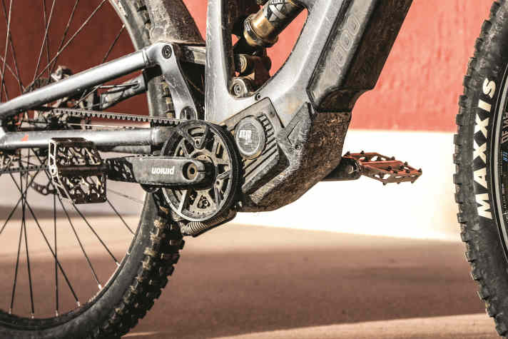 The Pinion MGU points the way to the future of E-MTBs: splash-proof encapsulation, low-maintenance and low-maintenance - and no more exposed rear derailleur that can tear off on contact with the enemy.