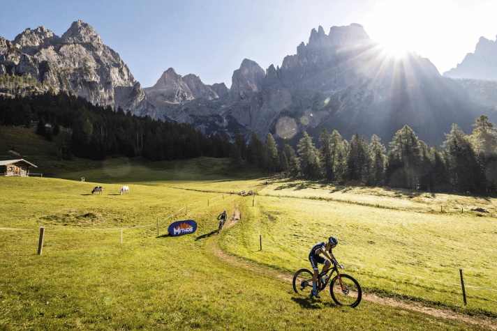 The backdrop: magnificent. The cycling legend from San Martino di Castrozza, Massimo de Bertolis, is responsible for the route of the world championship long-distance race.