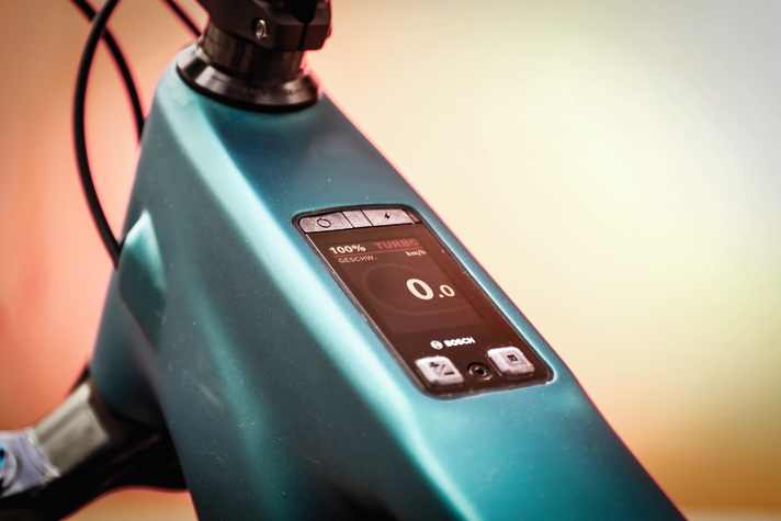 Das Kiox 400C des Bosch Performance CX ist sauber integriert, individualisierbar und gut ablesbar.