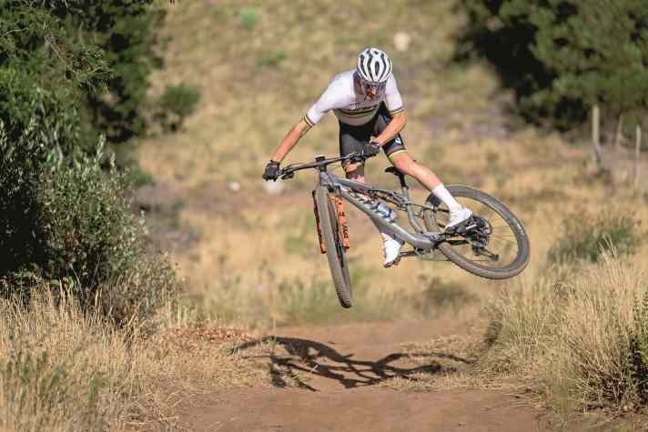 Alan Hatherly was crowned the reigning cross-country world champion aboard the Giant Anthem Advanced.