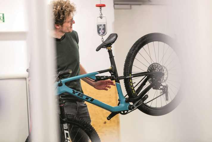 The frame weights of the Giant Anthem Advanced SL and Yeti ASR are among the top five marathon frames ever weighed in the BIKE lab.