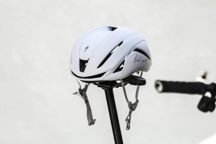 Der Specialized S-Works Evade 4 ist ein herrlich leichter Race-Helm, der aus der sonst so schweren Trail-Helm-Masse heraussticht.