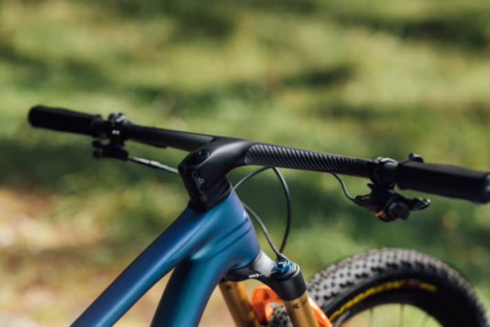 From XTR or XX1 equipment upwards, Wilier also gives the USMA SLR an integrated handlebar: the URTA Bar.