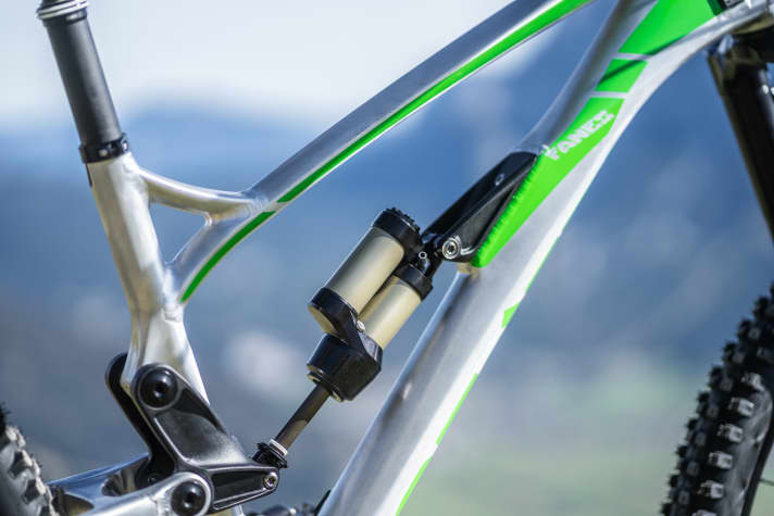 Deutsche Kombi: Alutech Fanes 6.1 Rahmen mit Intend Hover Gamechanger Dämpfer.