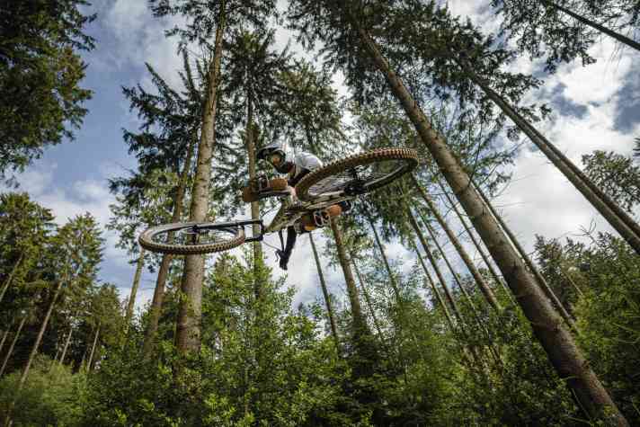 With up to 200 mm suspension travel at the rear, the G1 can (still) do everything you can do with an MTB.