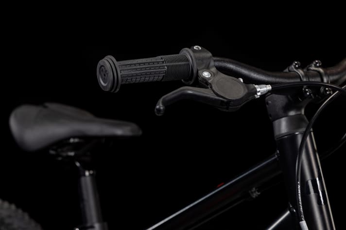 The adjustable stem offers flexibility and helps you find the perfect position on the bike. The grips in the Numove range are easy for children to handle.