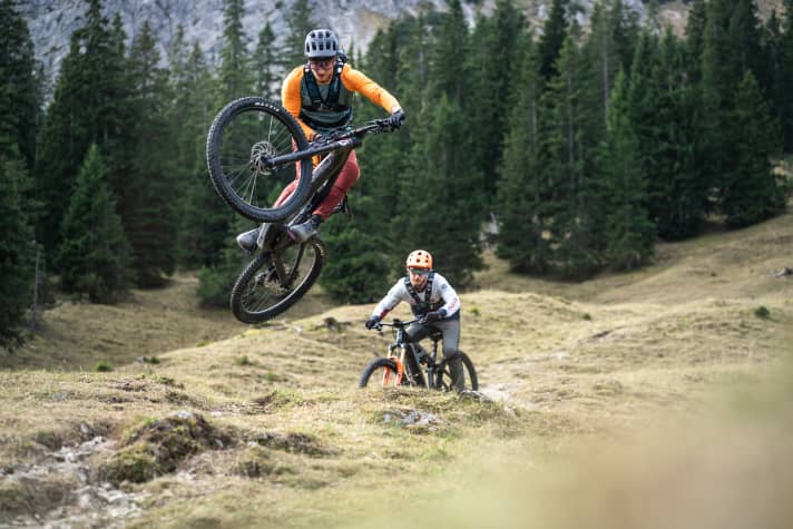 Trotz hohem Gewicht lässt sich das Scott Patron auch noch erstaunlich gut in die Luft ziehen. Trotzdem: Eher Komfortorientiert als wirklich Enduro.