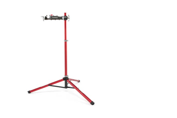 With a maximum load capacity of 34 kilos, the Feedback Sports Pro Mechanic Bike isn’t quite as sturdy as its bigger brother, but in terms of functionality it’s absolutely on a par with it.