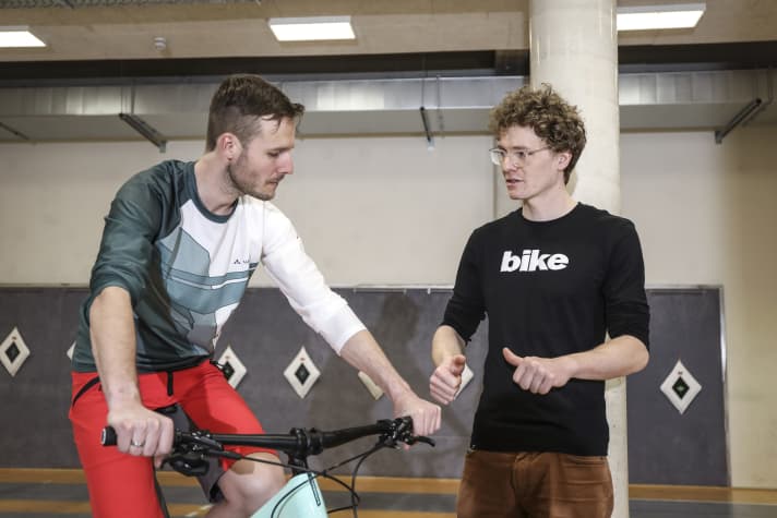 BIKE begleitet Leser Albert auf seiner Mission 3000. Im Gespräch mit BIKE-Redakteur Jan Timmermann werden die ersten Eindrücke nach dem Bikefitting besprochen.