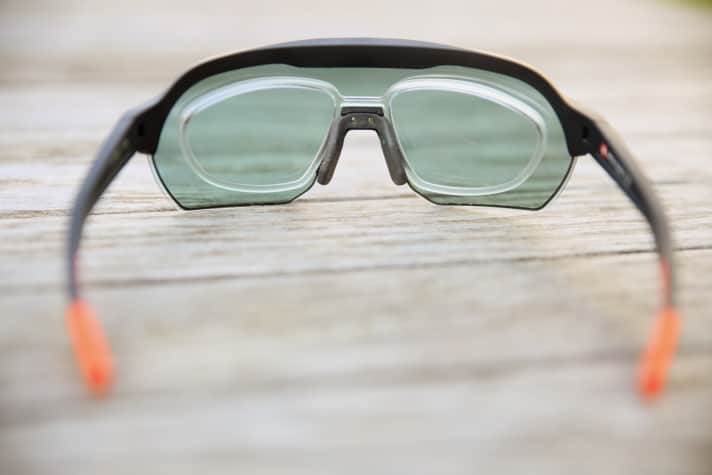 With correction clips, the Optray weighs 47 grams. The clips cost 39 euros. The optical lenses should be as thin and light as possible.