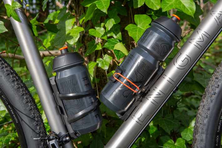 Oranges Mundstück und Gummiband, daran erkennt man das Restrap-Design.