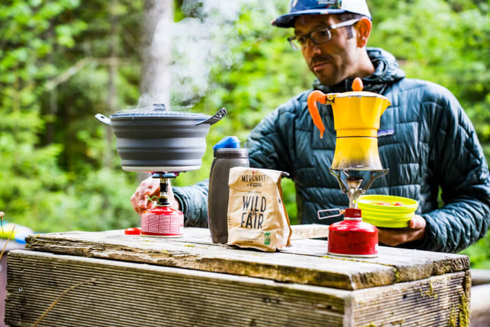 Frühstück gibt’s im Wald am Bett, aber: Mittagessen vielleicht im Forellenhof?
