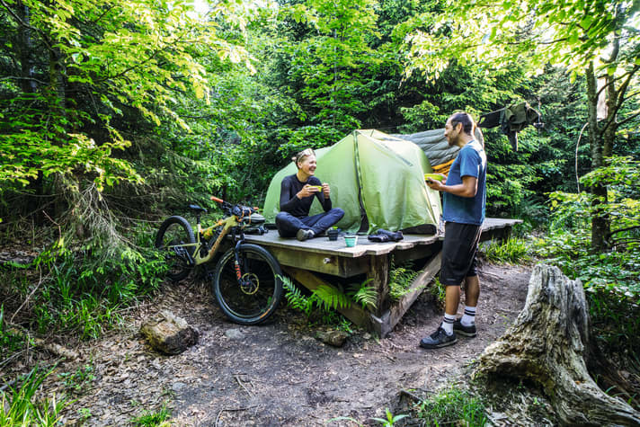 Offiziell zum Übernachten im Wald gedacht: die versteckten Trekking-Schlafplätze im Nordschwarzwald.