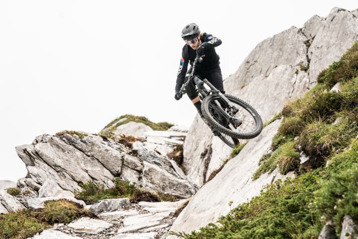 In addition to the natural rock wallride, the Segnes Trail also features jumps and berms.
