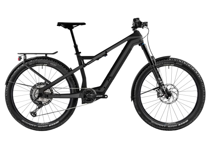 The M1 GT.400.SX.P comes with mudguards, lights and pannier rack as standard. However, with the high-quality equipment, even light off-road excursions should not be a problem.