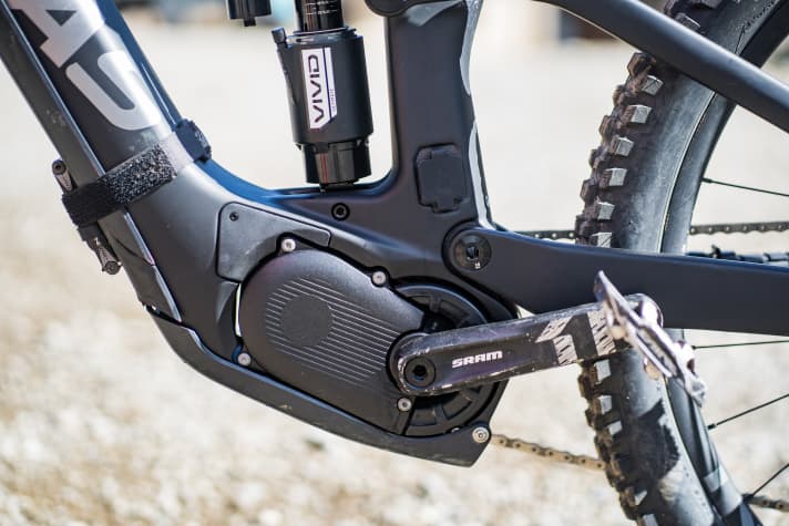 The basis of the Sram Eagle Powertrain is the Brose Drive S Mag. The core of the system is the networking of the motor and Eagle transmission shifting. This enables special functions such as Auto-Shift and Coast-Shift.