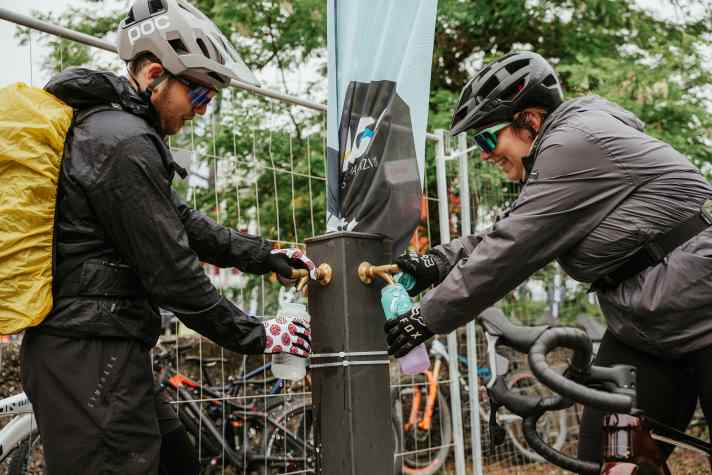 Water dispensers on the site ensure sufficient hydration for all participants - without disposable cups and plastic waste.