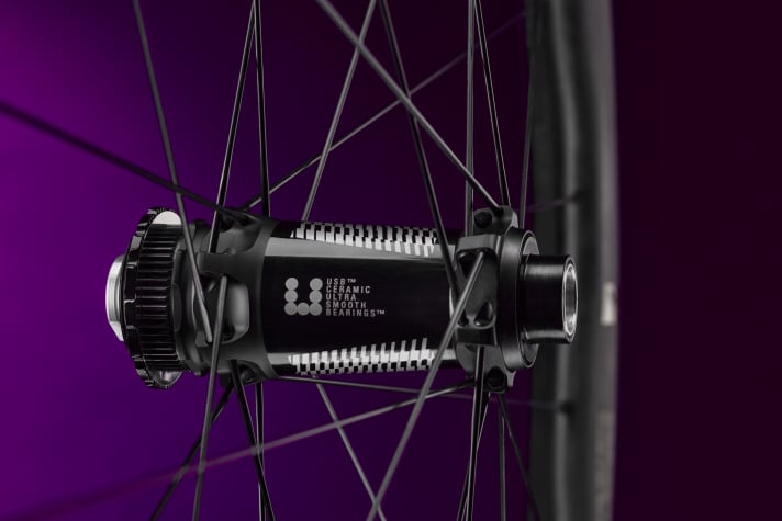 Vorne wie hinten besitzen die neuen Laufräder jeweils 24 Speichen mit doppelter Asymmetrie