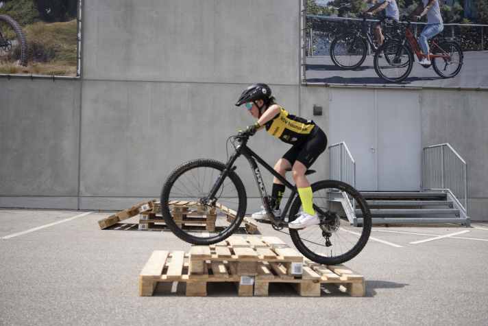 Whether small or large obstacles, small or large bikers - everyone was able to learn something during the riding technique training.