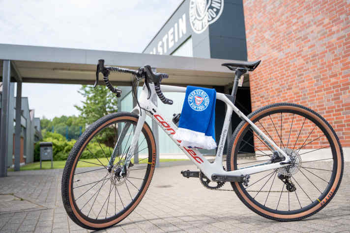 The "Storks" - as fans call the Holstein Kiel club - are thus injecting Bavarian spirit into their training for the first Bundesliga.