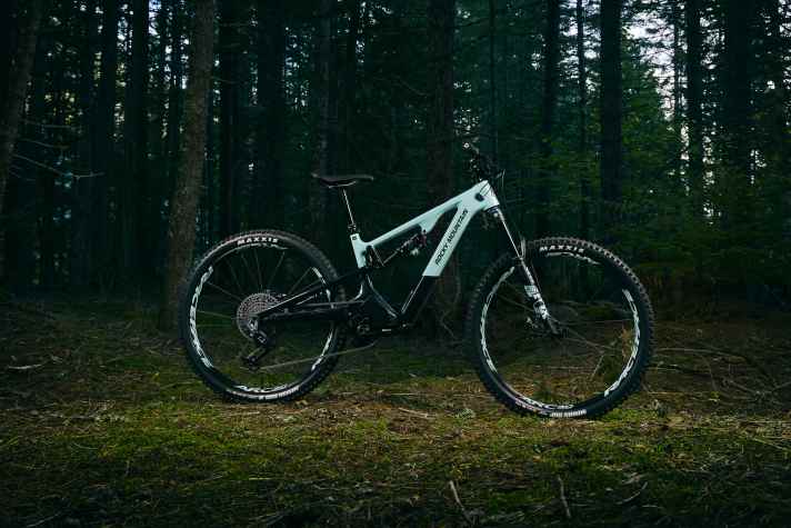 Rocky Mountain Instinct Powerplay SL: Dyname S4 Lite Drive // 480 Wh // 150/145 mm // 29 inch // from 19.5 kg // 5500 to 12500 euros. Here is the C70 model with 19.8 kg for 9700 euros.