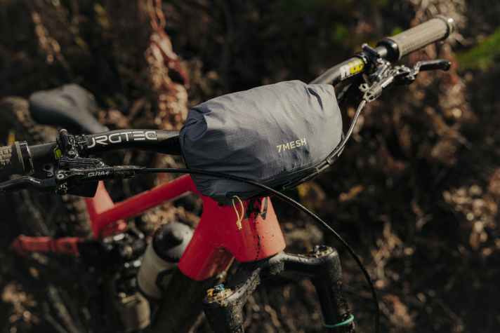 Very practical: the 7mesh jackets can be packed into themselves.