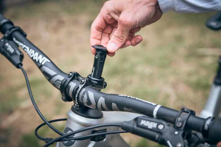 Sinniges Feature: Das Mini-Tool im Steuersatz. Bissle friemeliger als bei Specialized, doch dafür angeblich wartungsfreier.