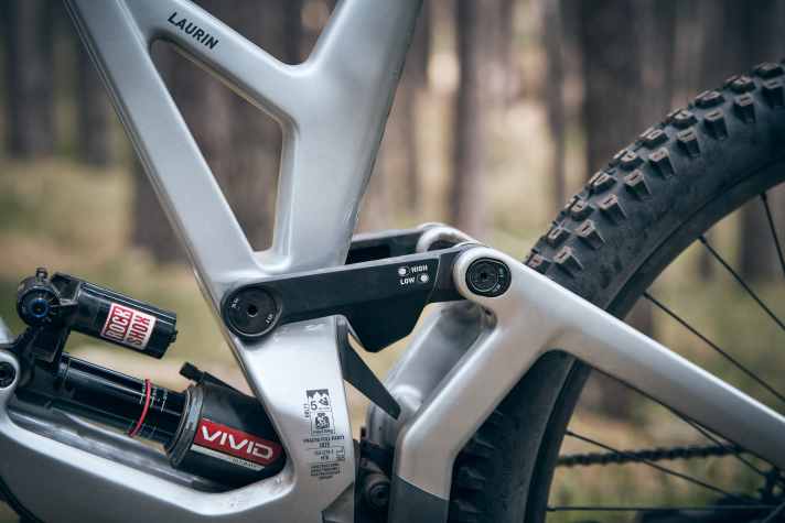 High or low? It's up to you! The high setting suited us well on the trails in Sicily.