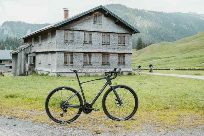 Simplon GRID :eLight in der Farbe Graphite Grey Metallic (Glossy)