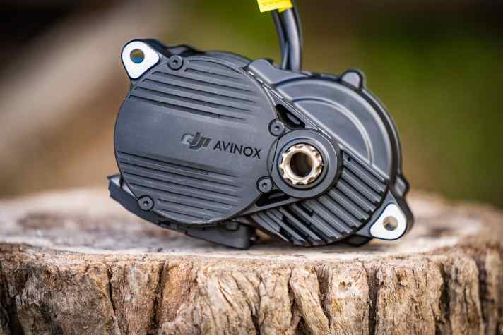 At 2.58 kilos, the DJI Avinox M1 is not the lightest motor ever - but the combination of extreme power and enormous torque is absolutely unique. A new benchmark!