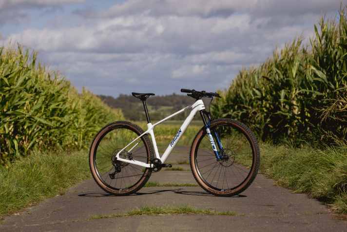 Hardtail instead of gravel bike? The Radon Jealous advertises with light weights and impeccable equipment.