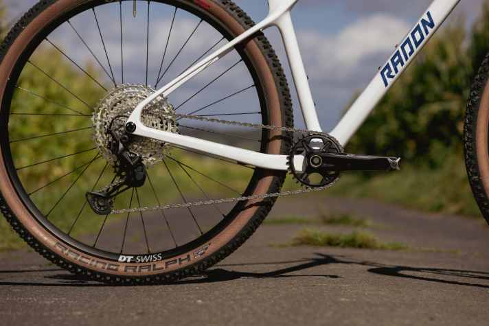A classic! Shimano's XT ensures smooth gear changes on the entry-level Radon Jealous 8.0 model.