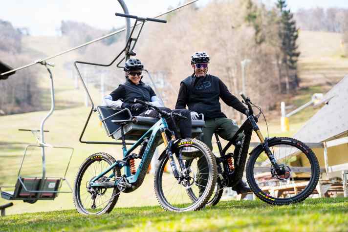 Downhill stars Nina Hoffmann and Steve Peat present: The new Bullit.