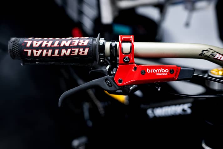 Brembo's scissorless look with bright colours is already familiar from other areas.
