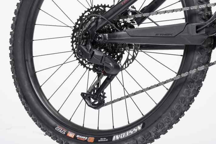 Ex-Worldcupper and Thok CEO Stefano Migliorini knows what works. The Mullet tyres aim to create the best compromise between good rollover behaviour and lively riding.