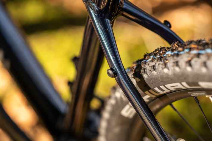 Trail hardtail with added value: The frame of the Canyon Grand Canyon offers all kinds of mounting points, for example for a pannier rack.