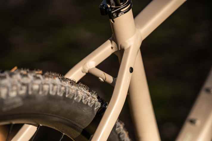 Versatile: Mounts for mudguards and pannier rack extend the range of use of the Rose PDQ AL towards everyday bikes.