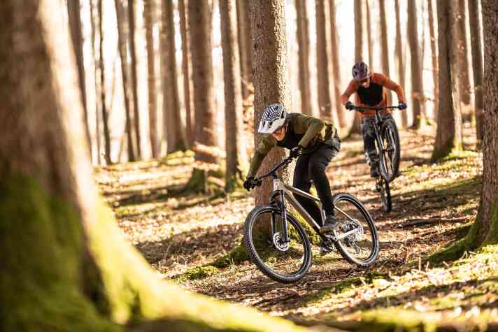 Gelände-Fahrspaß und Alltagsqualitäten in einem Paket. Geht das? Canyon und Rose sagen: Ja!