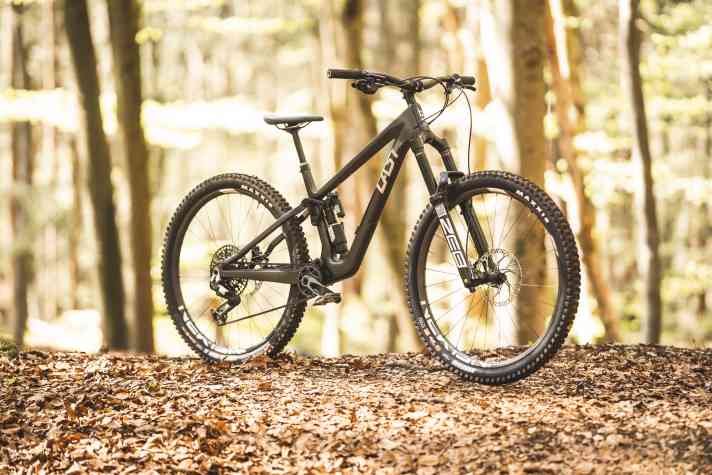 Light as a feather, yet with massive travel. You’re unlikely to find this much suspension travel in such a lightweight bike anywhere else.