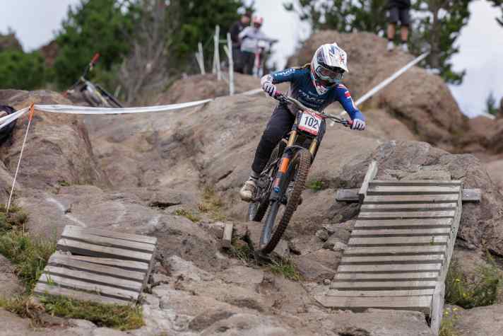 Jenna Hastings beim DH-Rennen. Tatort: Crankworx.