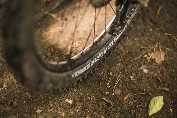 Schwalbes Magic Mary with Gravity Radial casing provide massive traction and puncture protection at the front and rear.