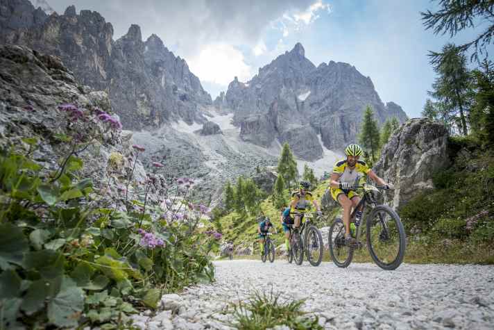 The BIKE Transalp will take place again. After all, the mother of all stage races leads over the most beautiful mountains in the world.