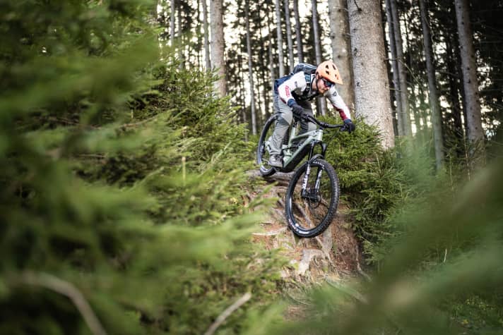 Both uphill and downhill, the YT Decoy 29 Core 3 impresses with its balanced handling characteristics and great suspension. 