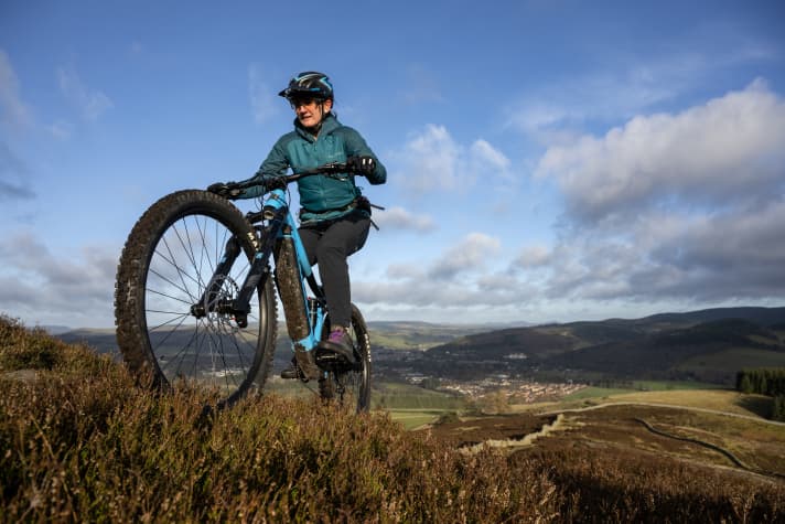 A safe bet for the low mountain ranges: 140 mm suspension travel and 2.5 inch tyres.