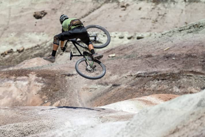 Und ab dafür! Das Marin Rift Zone ist mit seinen 140 mm Federweg an der Front bereit für jede Menge Spaß im Gelände. Der Preis stimmt ebenso. Also los...!