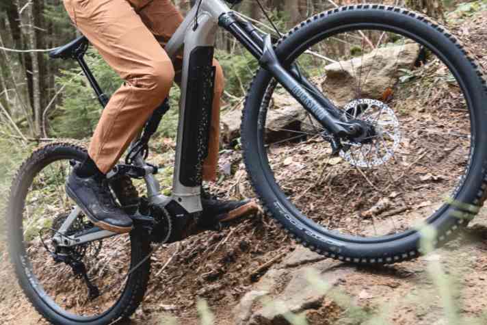 The EP6 also offers enough thrust for steep climbs - but the reserves are noticeably smaller than those of the EP801 or a Bosch CX. That doesn't exactly make hard climbs any easier.