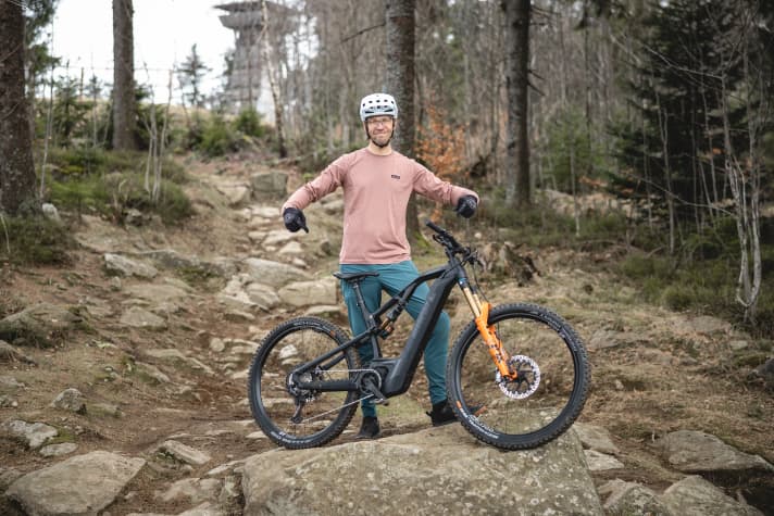 EMTB test editor Florentin Vesenbeckh with the Bionicon Wyatt 750 0 in the Geisskopf bike park.