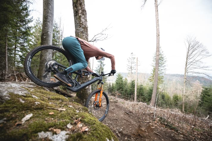 Auf technischen Passagen und in engen Kehren braucht das Wyatt Nachdruck, um die Kurve zu kratzen.