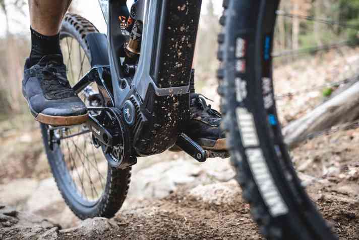 The Pinion MGU E1.12 in the Bulls Vuca Evo AM pushes super powerfully in the highest mode and pulls fully even at really high cadence.